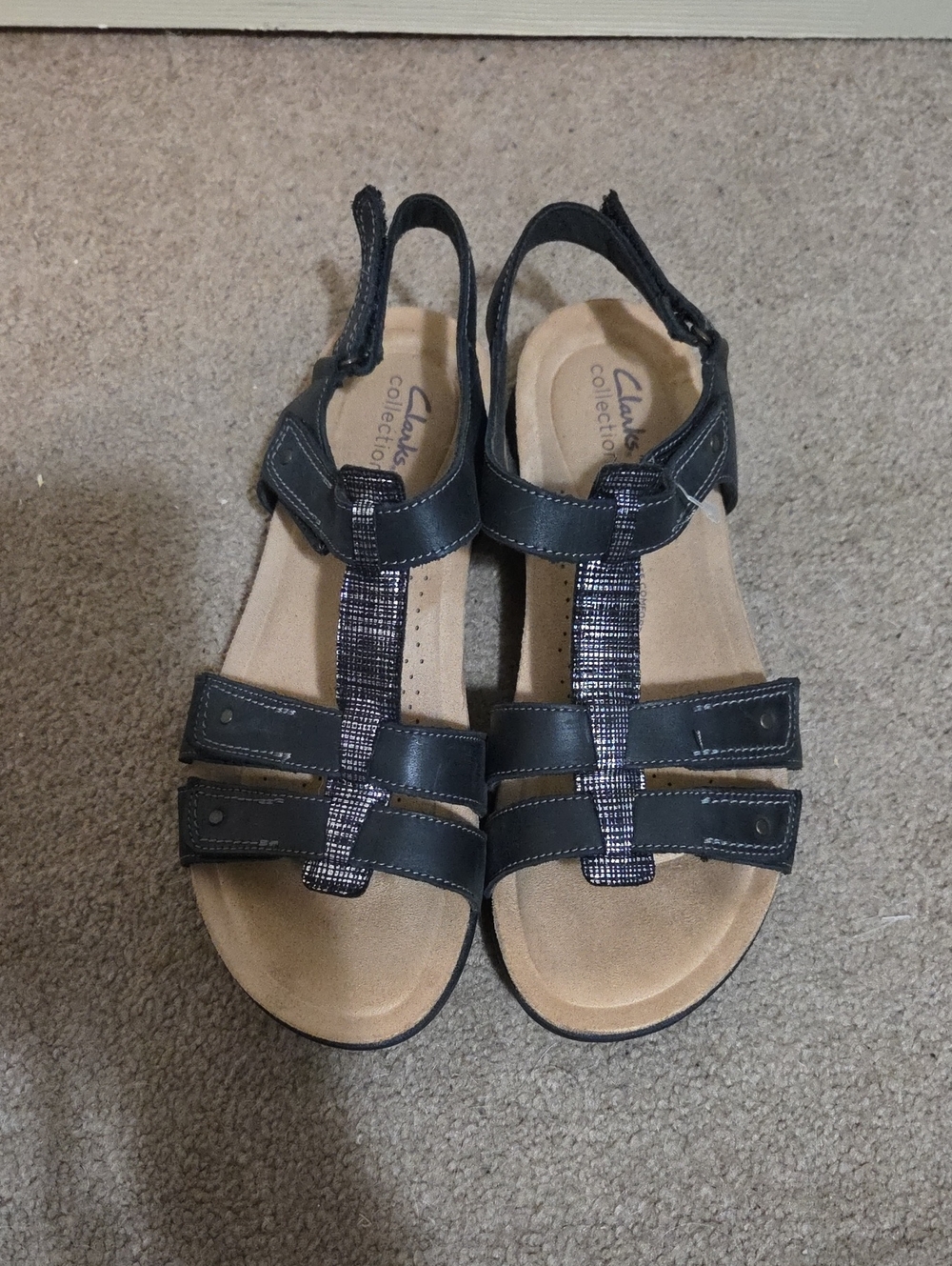 Clarks Women's Leurieann Black Sparkle T-Strap Comfort Sandals